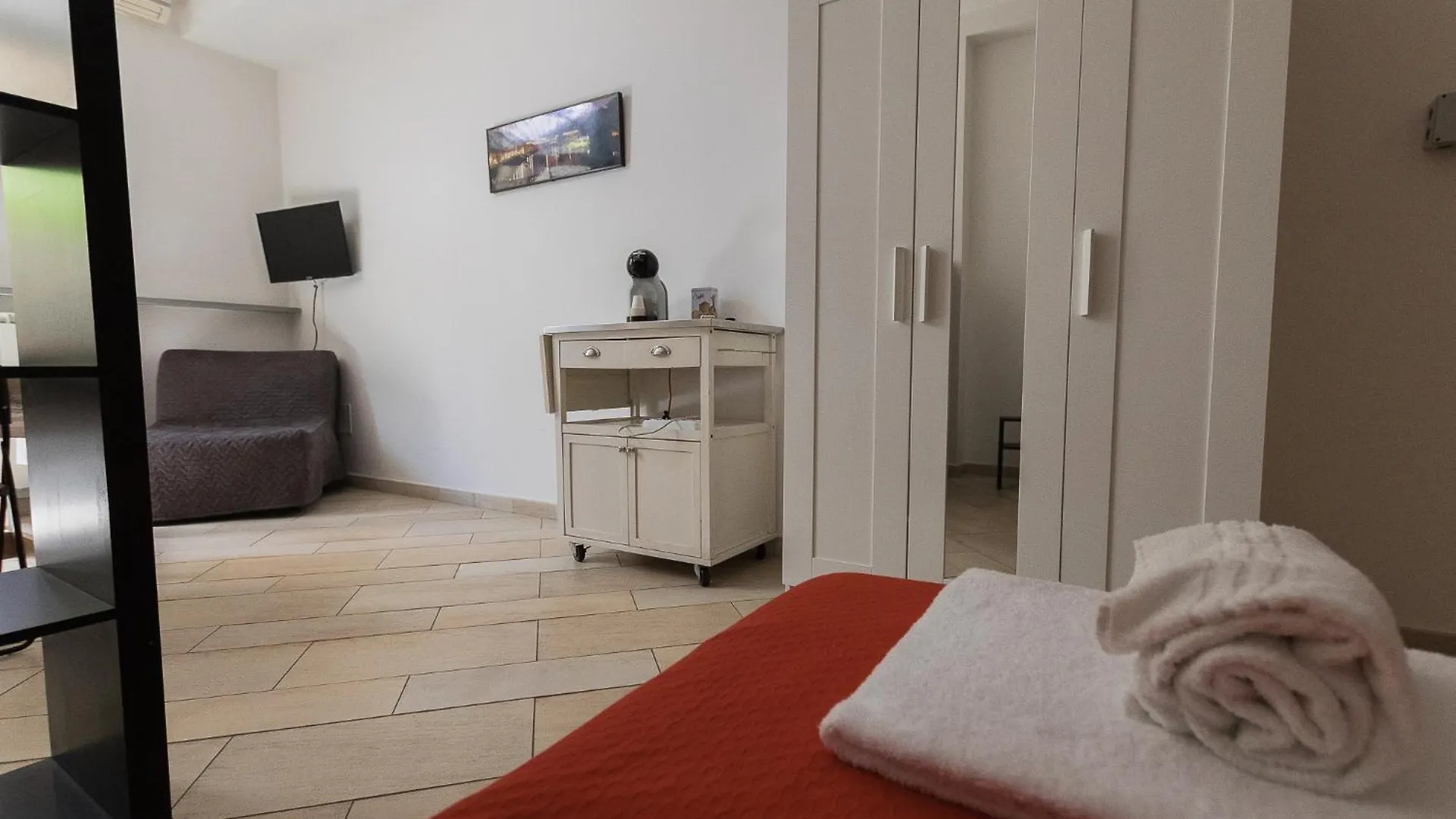 Amalia Apartment Via La Farina Firenze 0*,